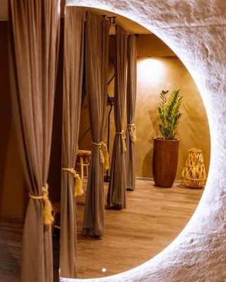 Za těmito závěsy začíná čas jen pro vás.💆🏼‍♀️💆🏻‍♂️ Prostor, kde můžete odložit každodenní starosti, zpomalit a znovu se...